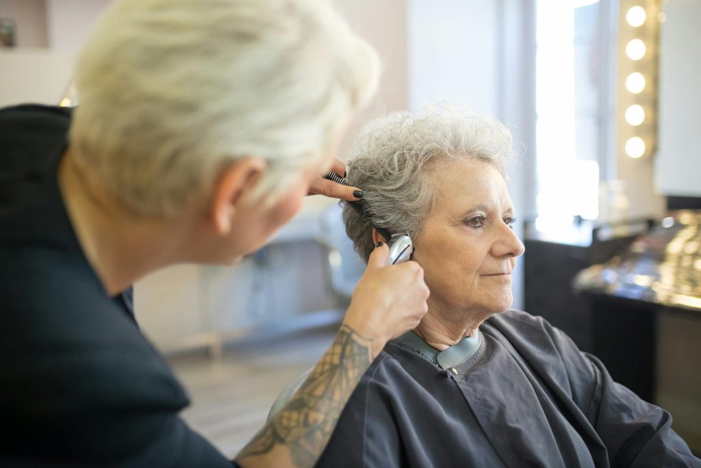 Coupe de cheveux femme 70 — femme senior visage rond coiffure