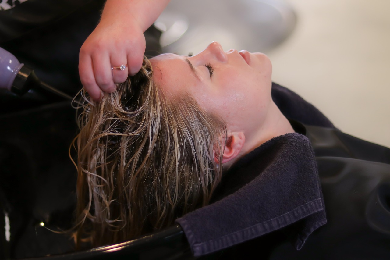 Combien coûte un lissage français sur cheveux courts : repères de prix et cas concrets — traitement lissage cheveux salon
