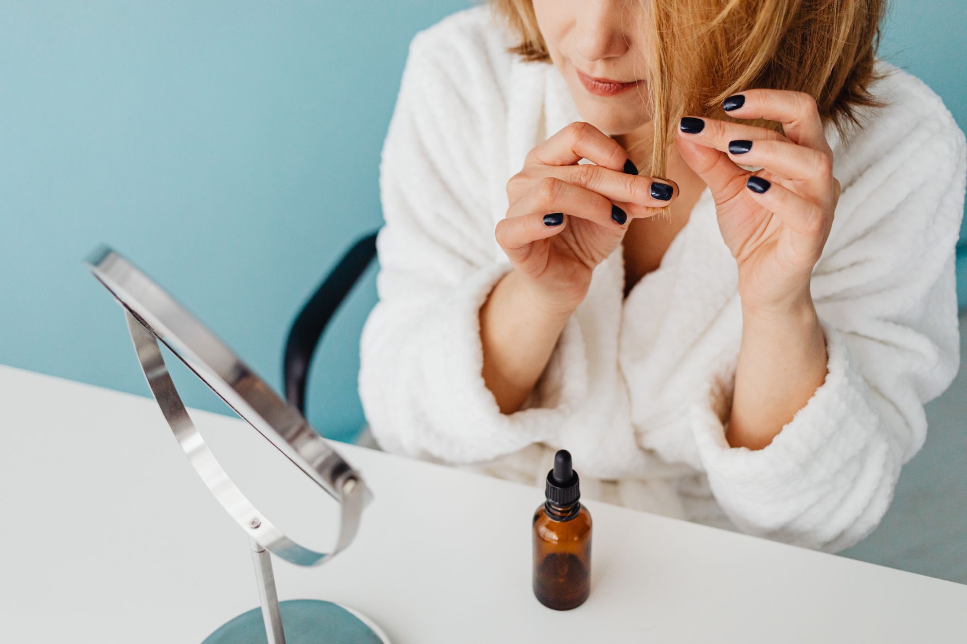 Comment doser et appliquer l’huile Moroccanoil sur cheveux humides sans les graisser — application de l'huile Moroccanoil sur cheveux