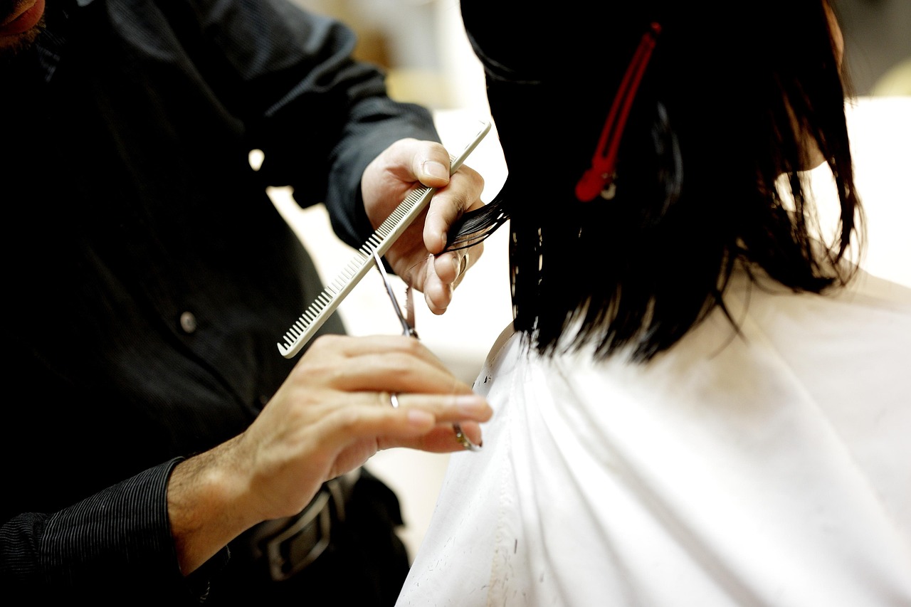 Lissage japonais : comprendre la technique pour comprendre le prix et la durée du résultat — traitement de lissage japonais en salon