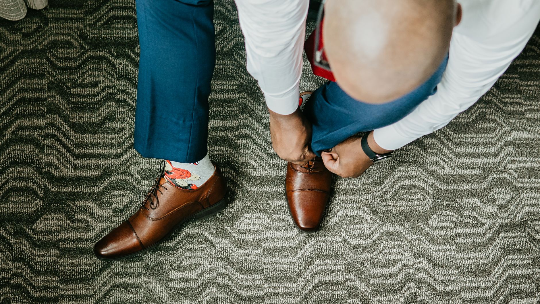 Quelle couleur de chaussettes porter avec des chaussures marron ? — chaussures marron avec chaussettes colorées