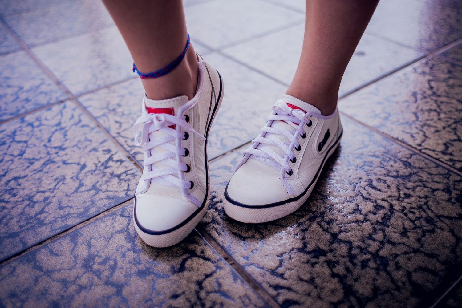 Chaussures pour pieds fins fille : les meilleures marques à connaître