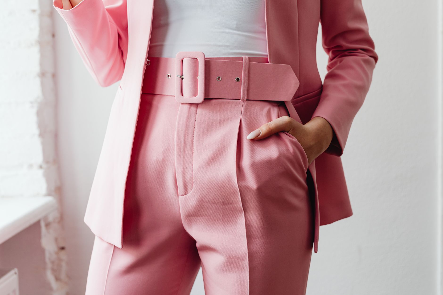 Quelle chaussure porter avec un tailleur pantalon femme selon la coupe ? — tailleur pantalon femme avec chaussures